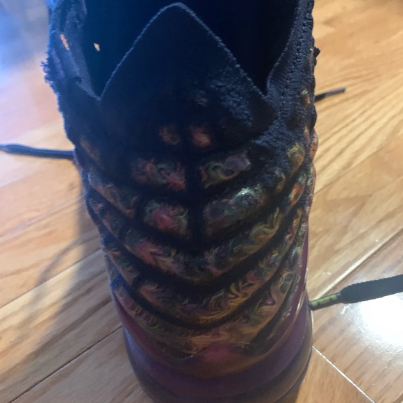 Lebron 17 ‘Monstar’ like new barely worn mens shoes - Picture 3 of 4